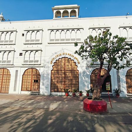 Hotel Tourist Rest House Agra Агра Экстерьер фото