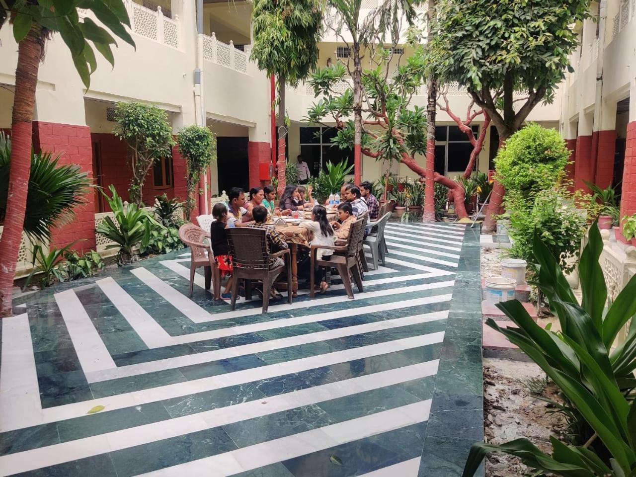 Hotel Tourist Rest House Agra Агра Экстерьер фото