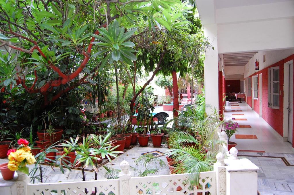 Hotel Tourist Rest House Agra Агра Экстерьер фото