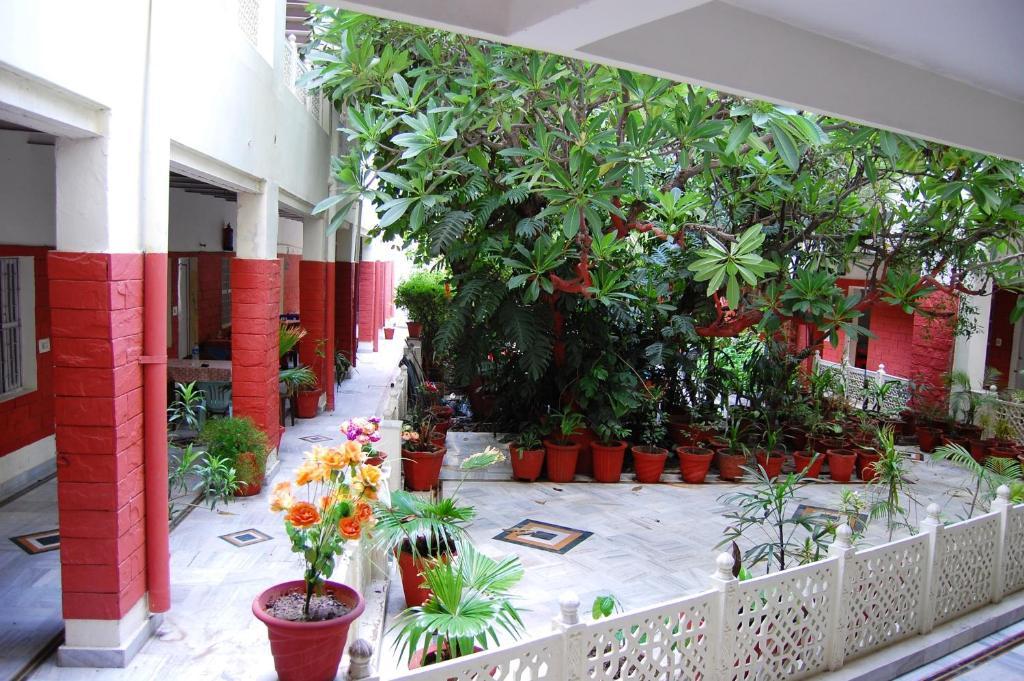 Hotel Tourist Rest House Agra Агра Экстерьер фото